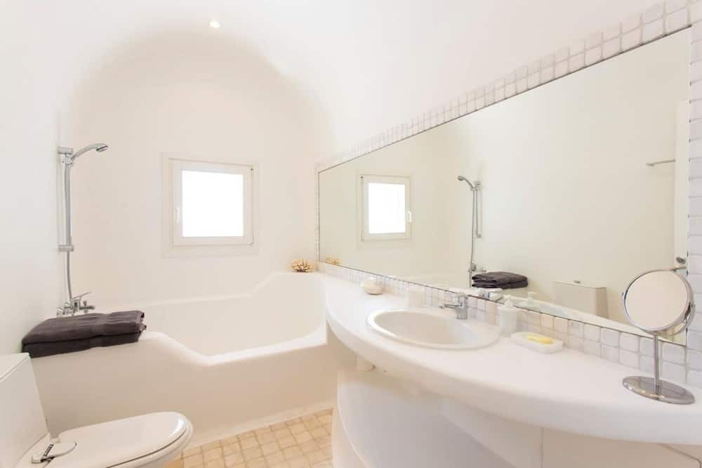 Photo of Bathroom in Glastros