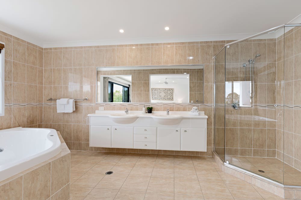 Photo of Bathroom in Twin Waters