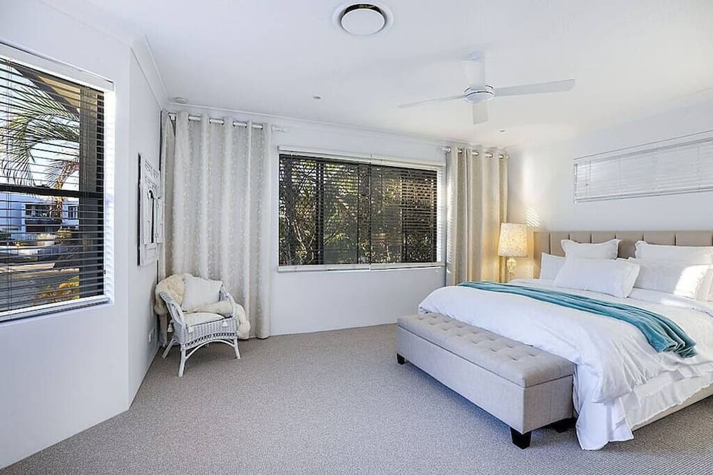 Photo of Bedroom in Broadbeach Waters