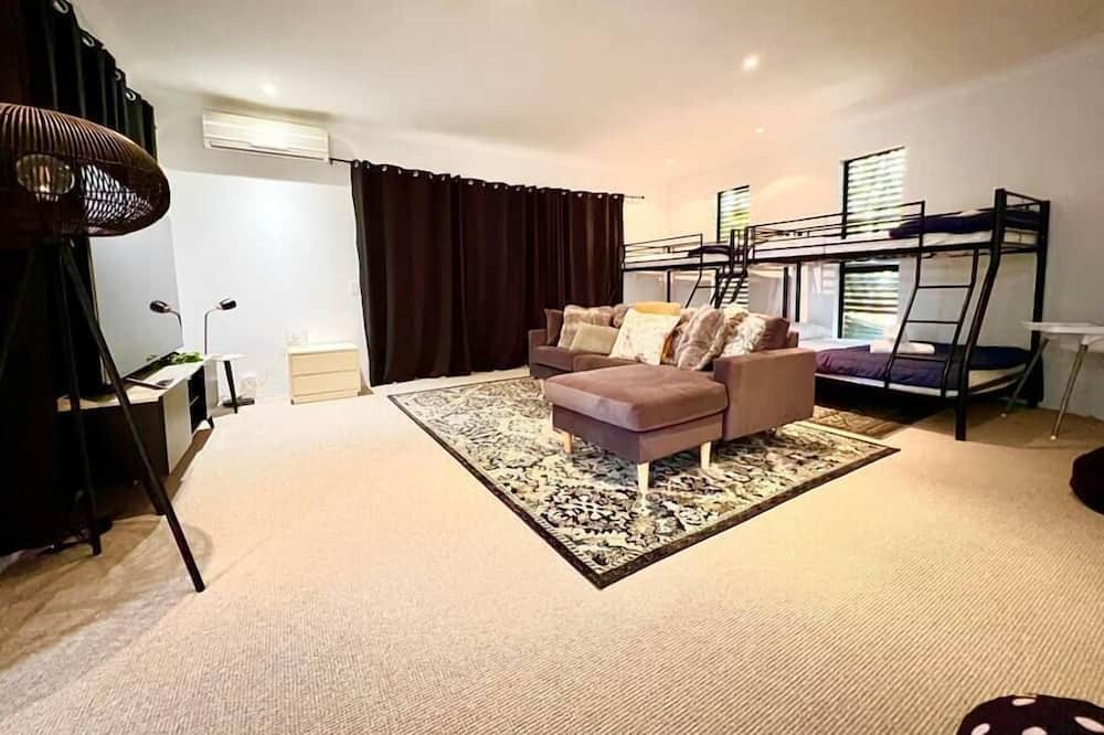 Photo of Bedroom in Broadbeach Waters