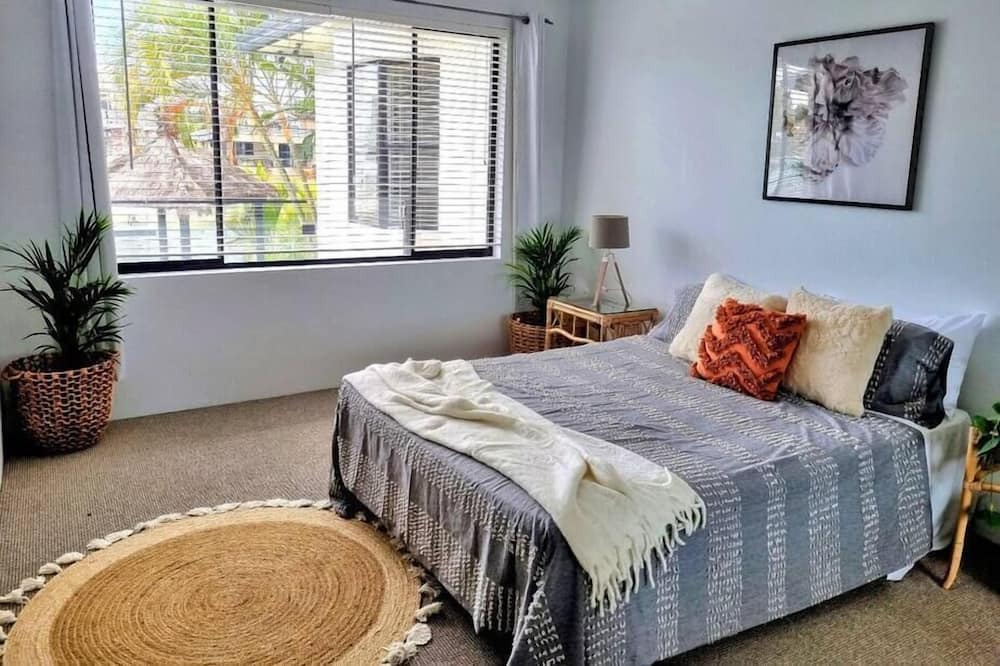 Photo of Bedroom in Broadbeach Waters