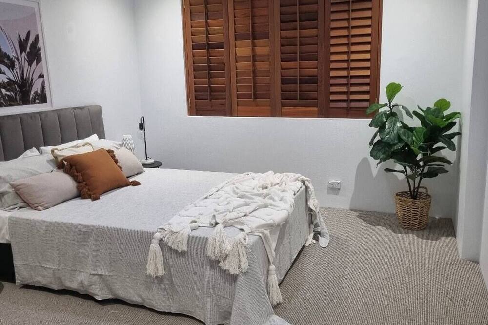 Photo of Bedroom in Broadbeach Waters