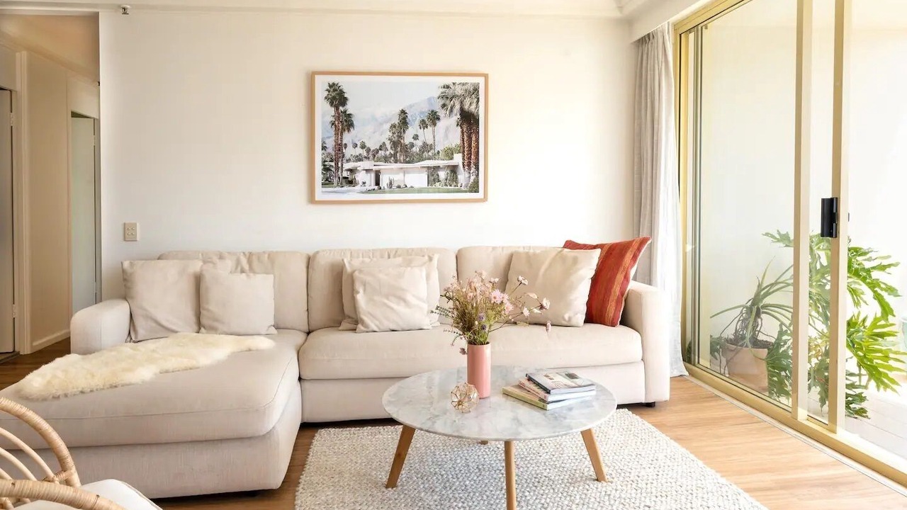 Photo of Livingroom in Main Beach