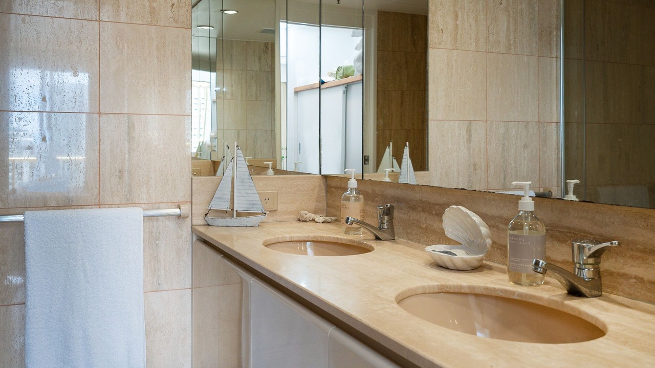 Photo of Bathroom in Main Beach