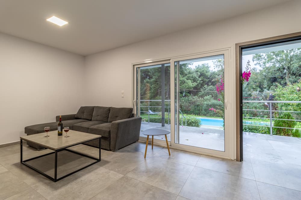 Photo of Livingroom in Isthmia
