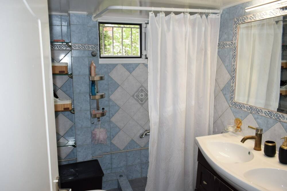Photo of Bathroom in Markopoulo Mesogaias