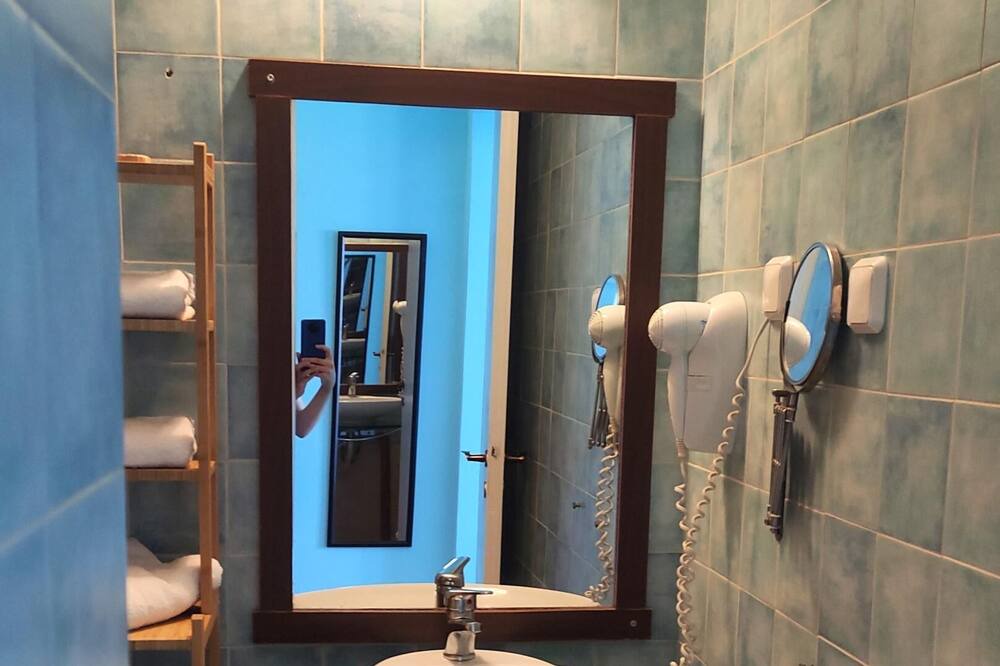 Photo of Bathroom in Kamena Vourla