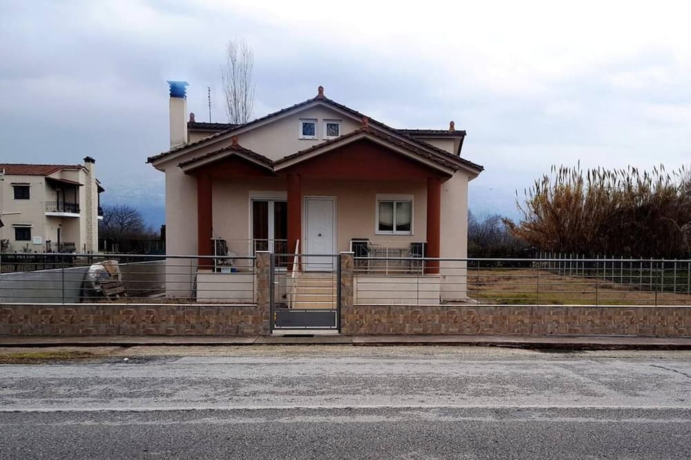 Photo of Outdoor in Mavromati