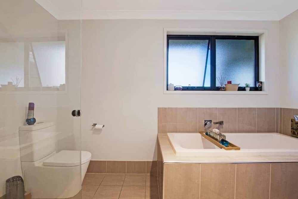 Photo of Bathroom in Jimboomba