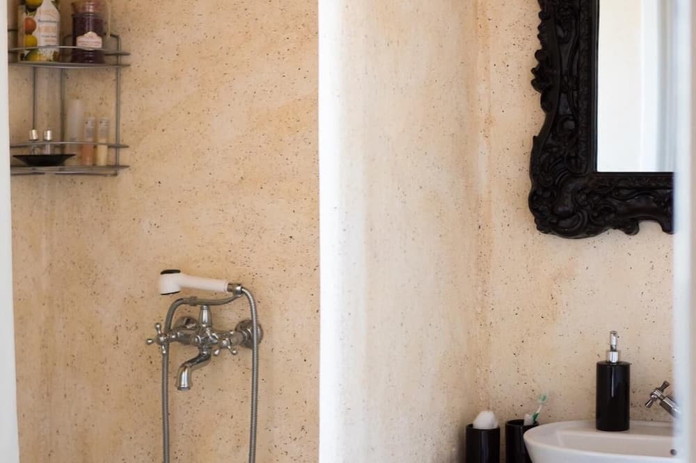 Photo of Bathroom in Eretria