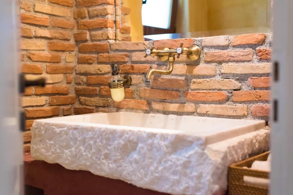 Photo of Bathroom in Eretria