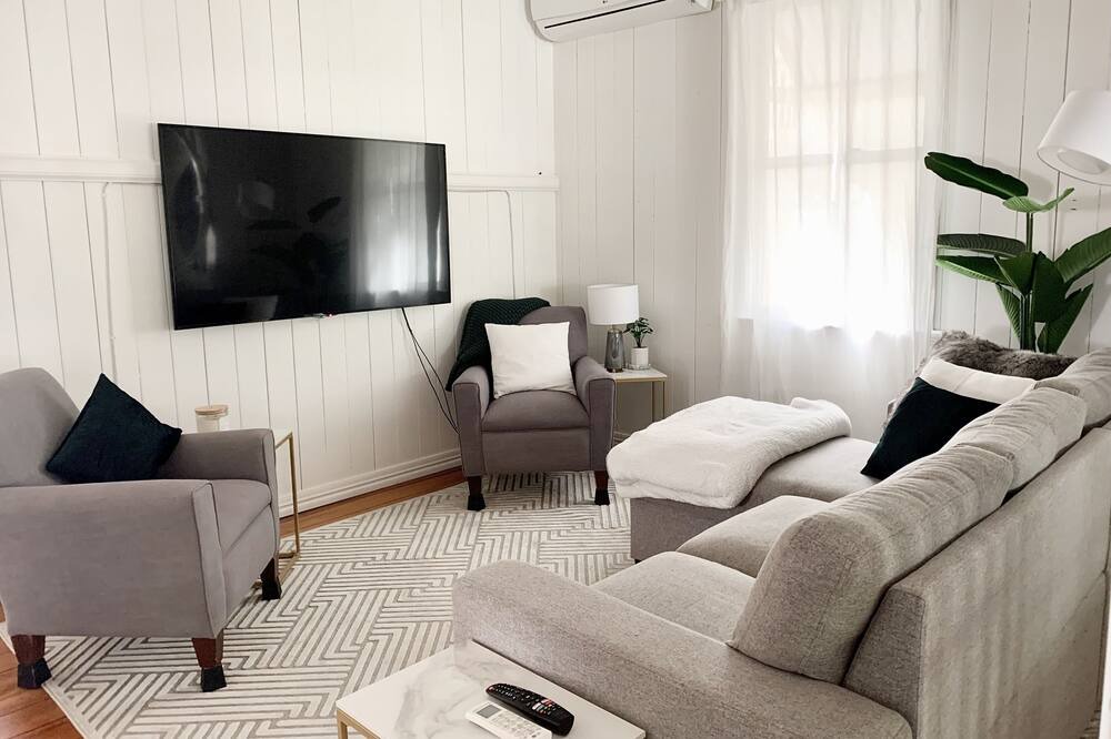 Photo of Livingroom in Milton