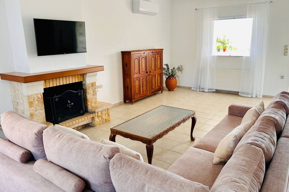 Photo of Livingroom in Kato Diminio