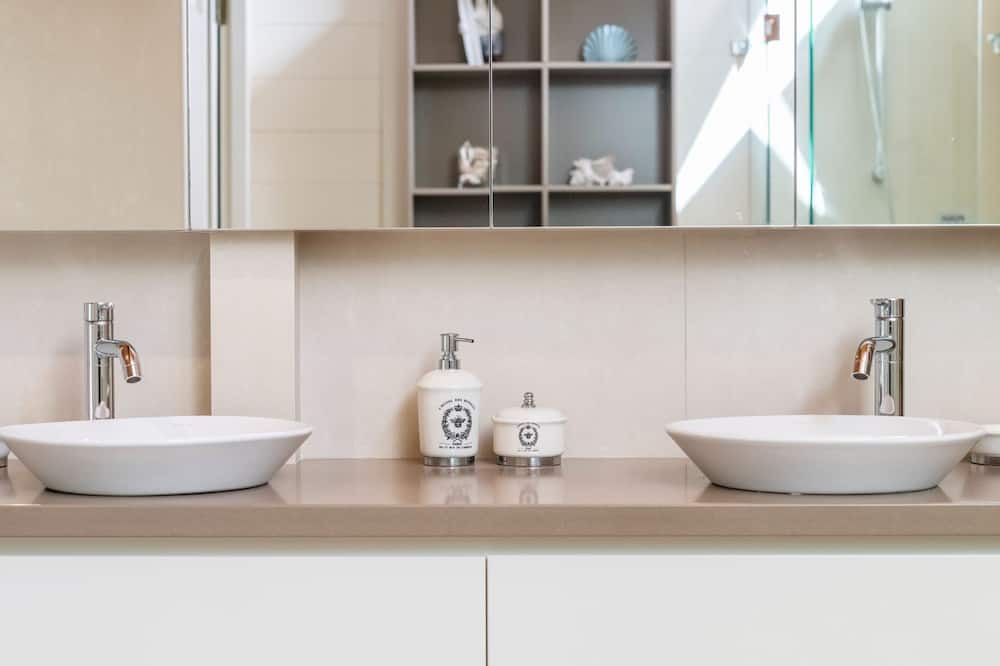 Photo of Bathroom in Doonan
