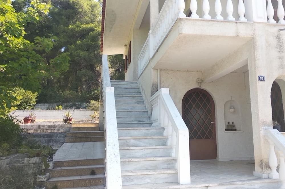 Photo of Others in Eretria
