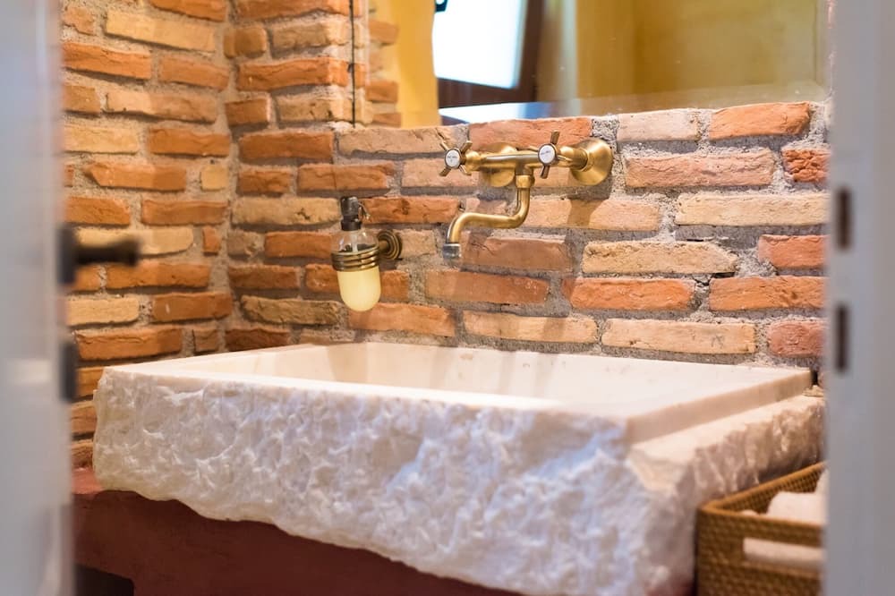 Photo of Bathroom in Eretria