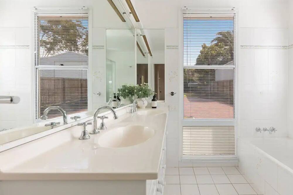 Photo of Bathroom in Point Vernon