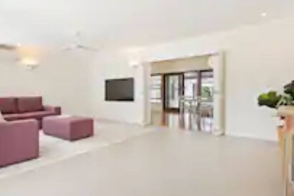 Photo of Livingroom in Point Vernon
