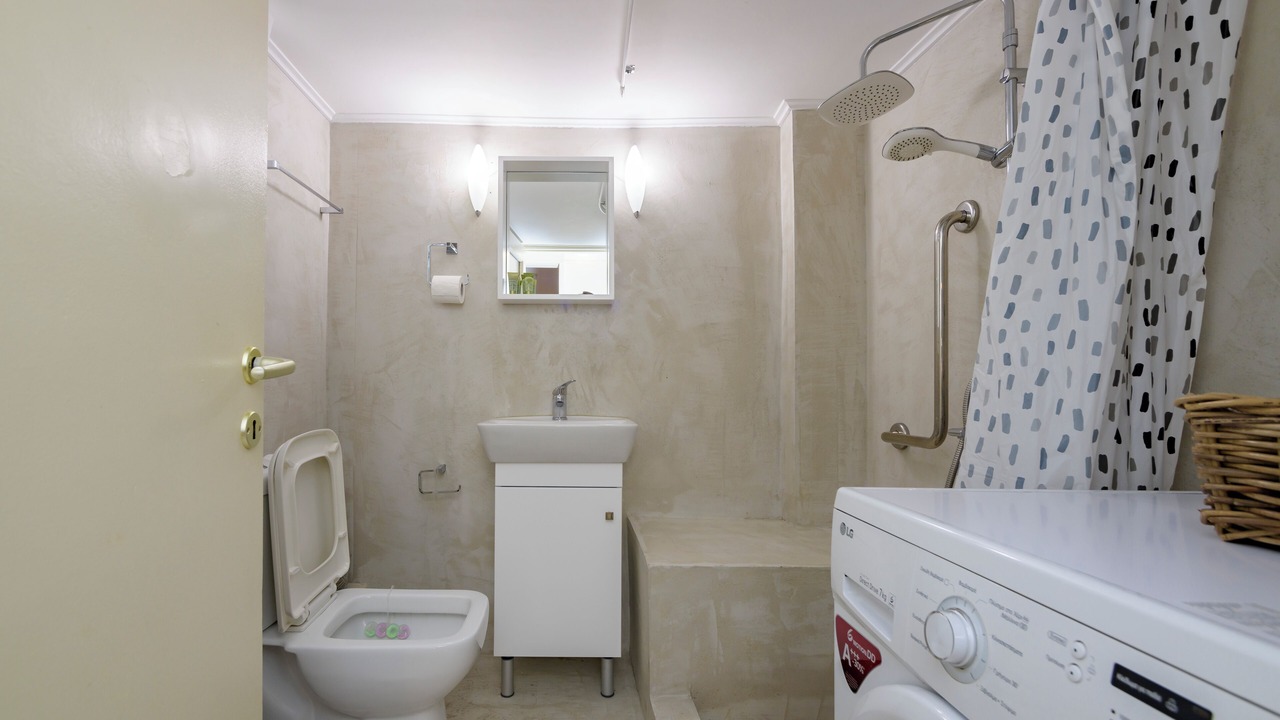 Photo of Bathroom in Ampelokipoi