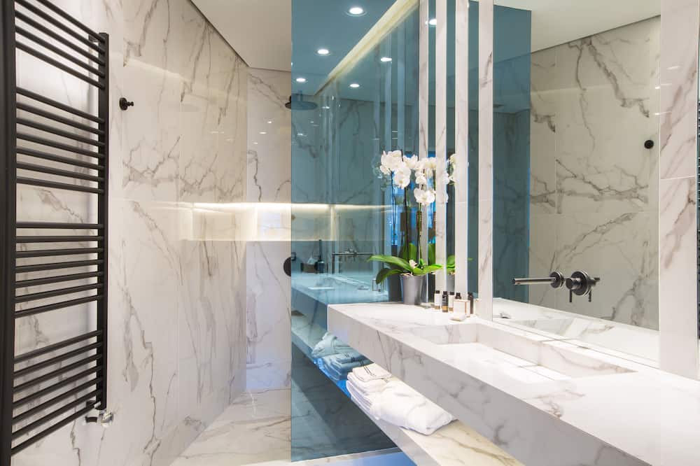 Photo of Bathroom in Galatsi
