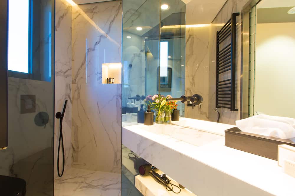 Photo of Bathroom in Galatsi