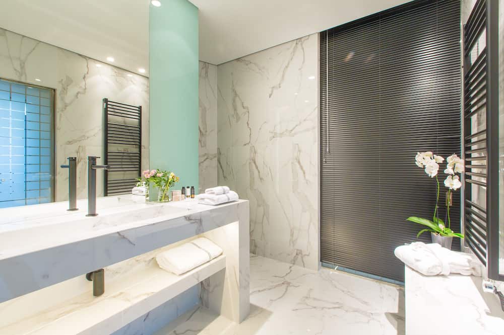Photo of Bathroom in Galatsi