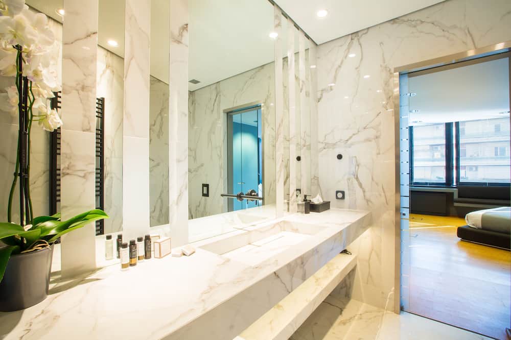 Photo of Bathroom in Galatsi