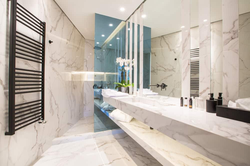 Photo of Bathroom in Galatsi