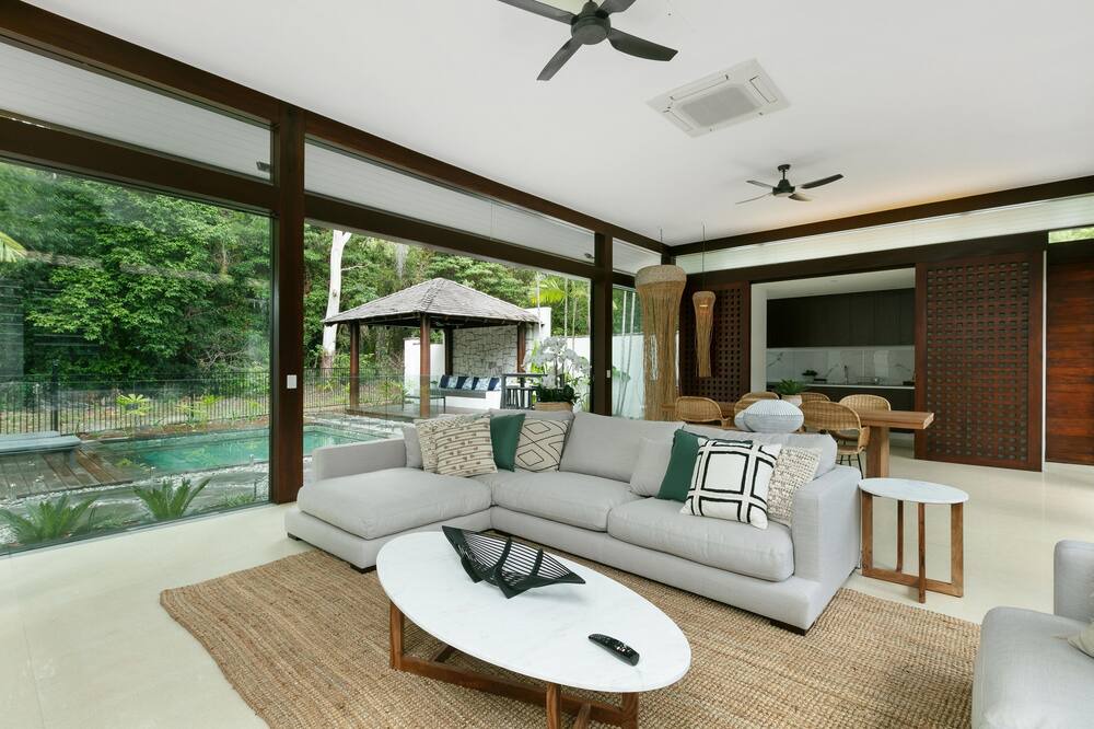 Photo of Livingroom in Palm Cove