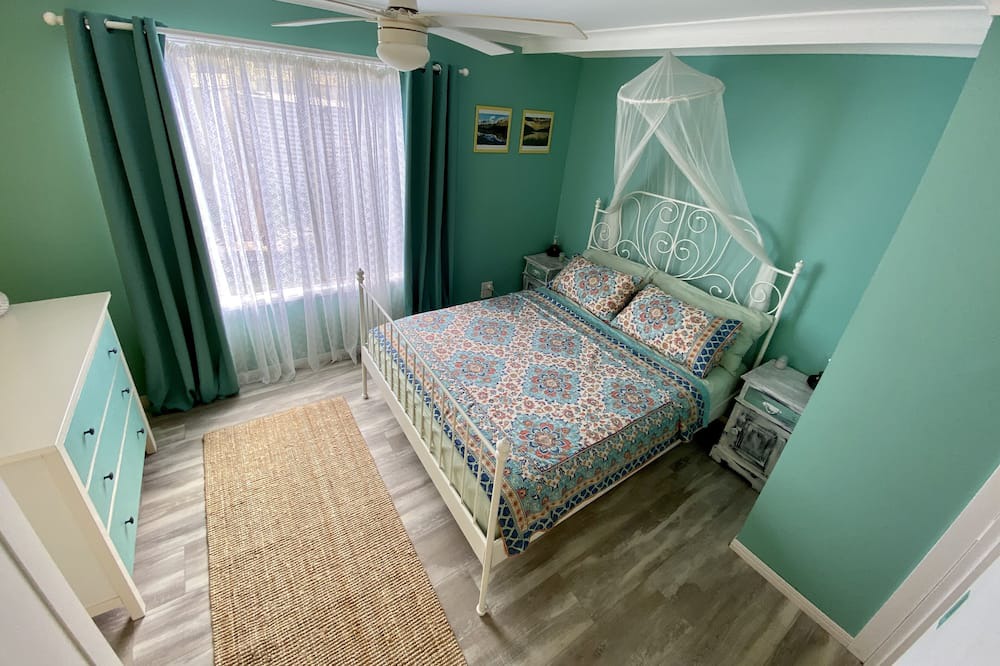 Photo of Bedroom in Lowood