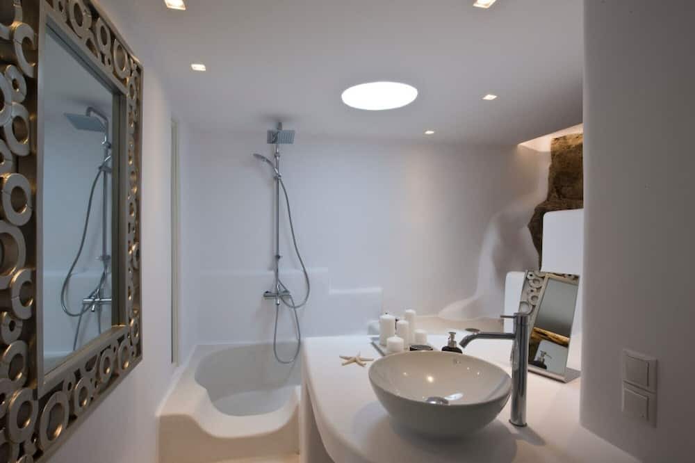 Photo of Bathroom in Tourlos