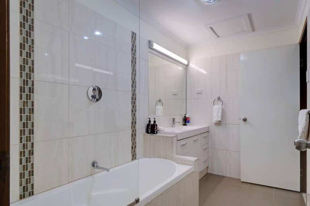Photo of Bathroom in Pialba