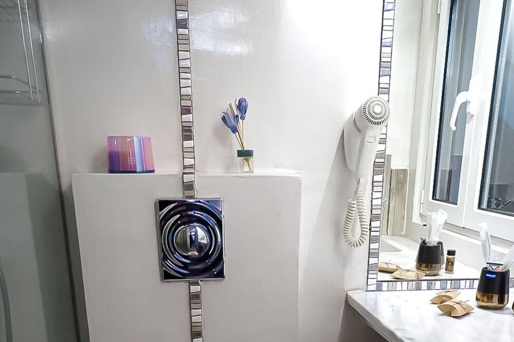 Photo of Bathroom in Koukaki