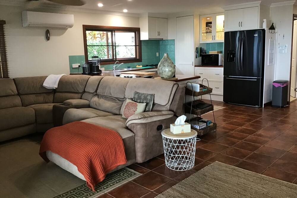 Photo of Livingroom in Machans Beach