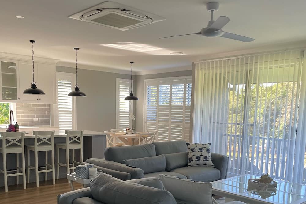 Photo of Livingroom in Blacks Beach
