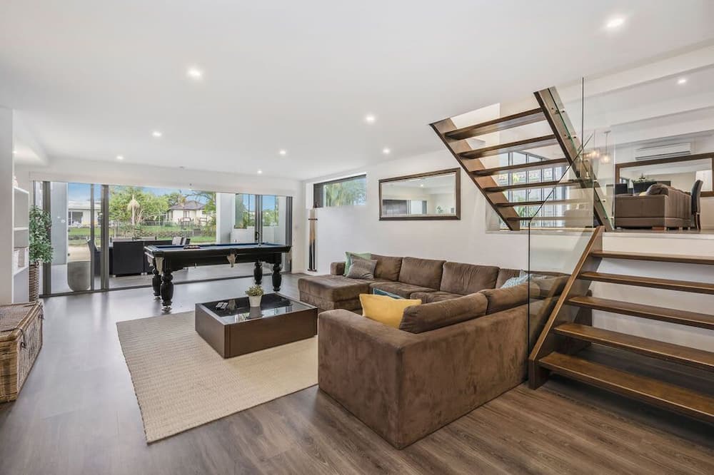Photo of Livingroom in Broadbeach Waters