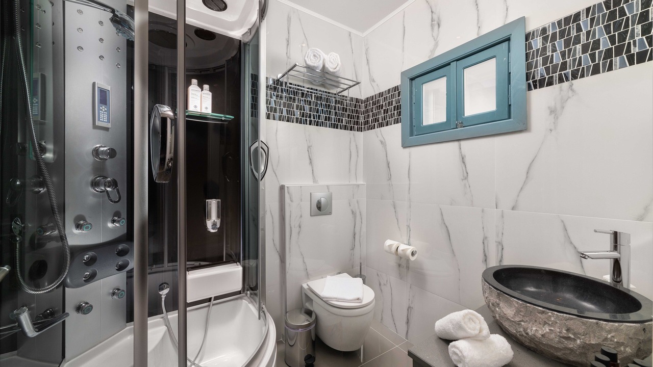Photo of Bathroom in Pedi