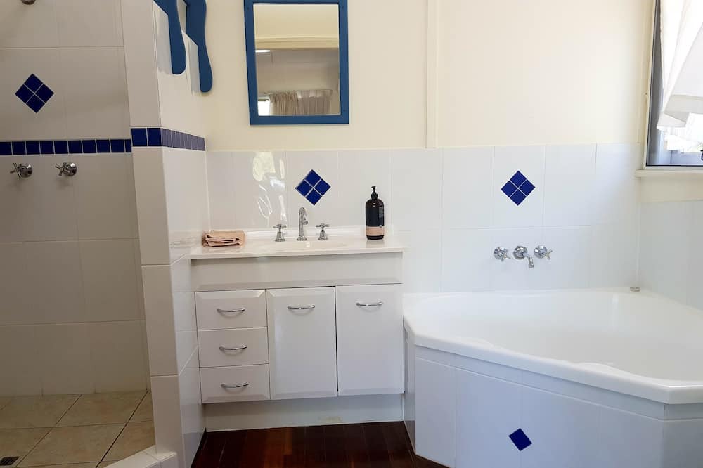Photo of Bathroom in Arcadia