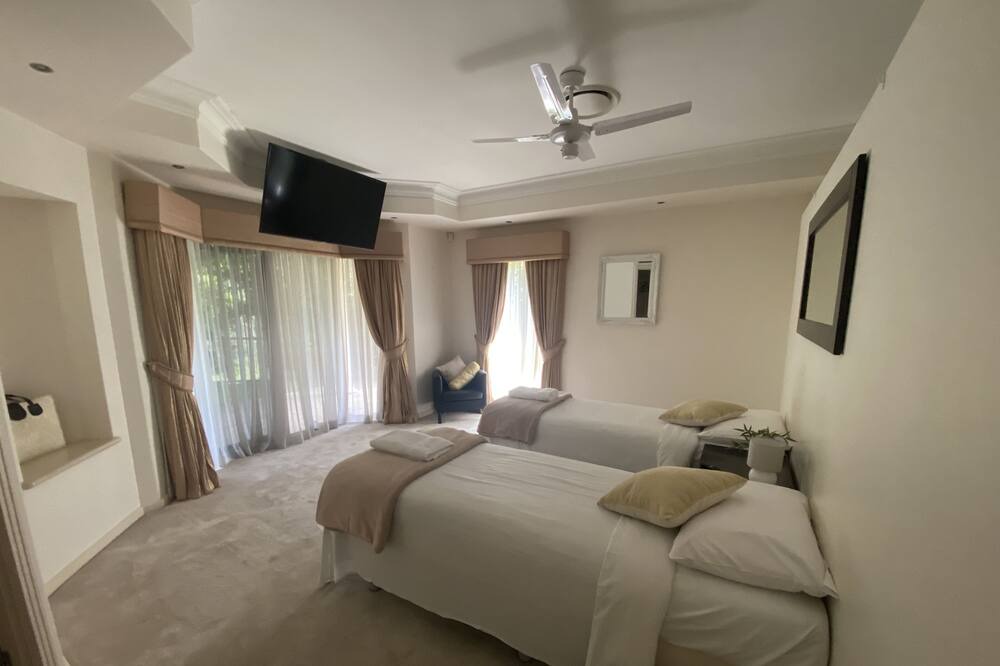 Photo of Bedroom in Helensvale