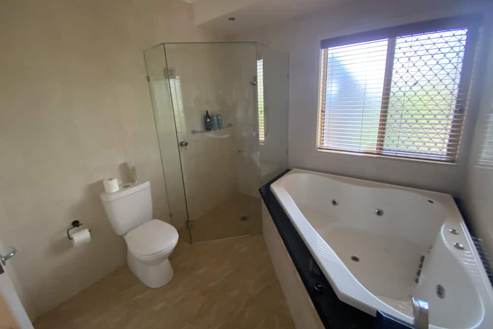 Photo of Bathroom in Helensvale