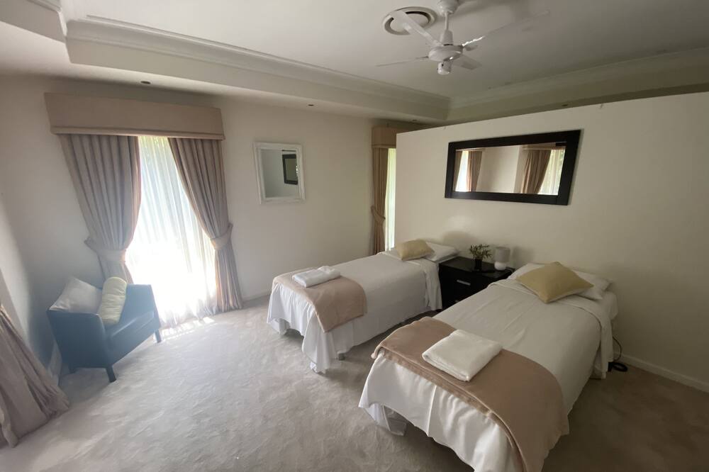 Photo of Bedroom in Helensvale