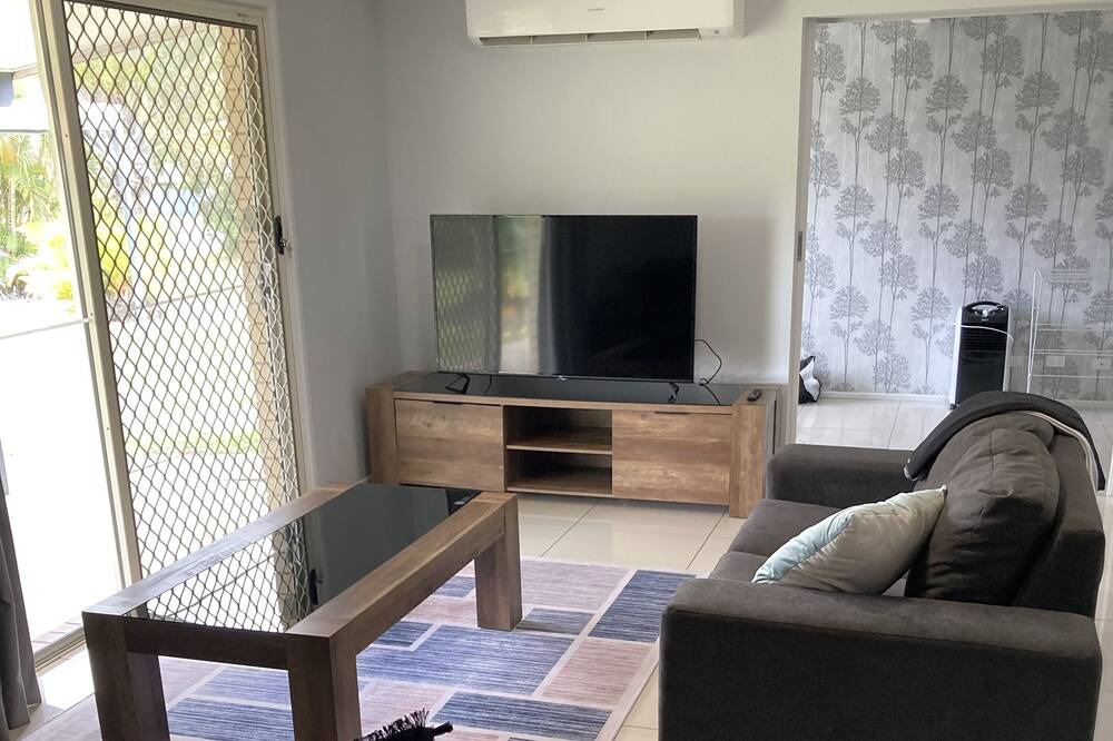 Photo of Livingroom in Deception Bay