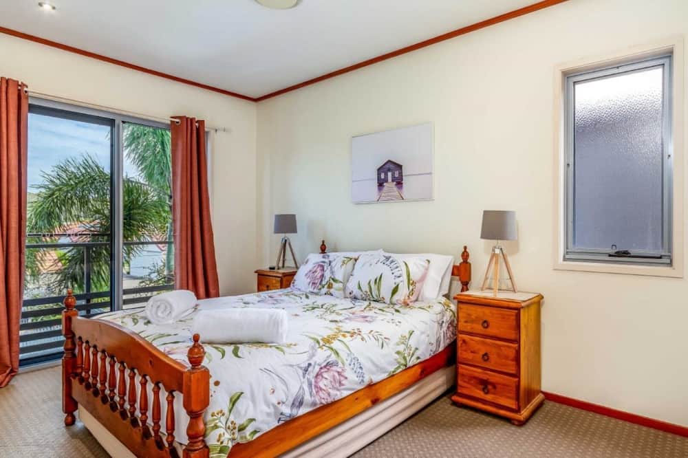 Photo of Bedroom in Sandstone Point