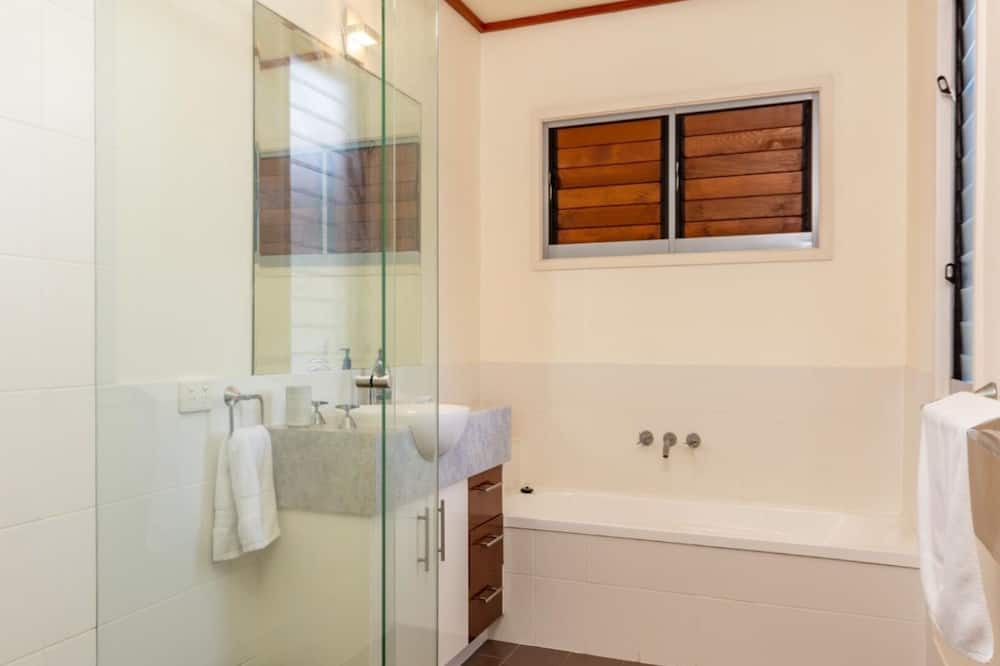 Photo of Bathroom in Sandstone Point