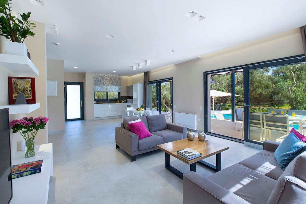 Photo of Livingroom in Chalikounas
