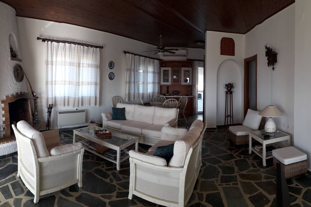 Photo of Livingroom in Platistomo