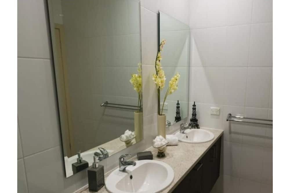 Photo of Bathroom in Midge Point