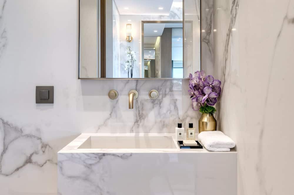 Photo of Bathroom in Mets