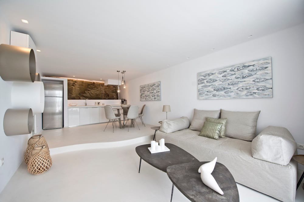 Photo of Livingroom in Tourlos