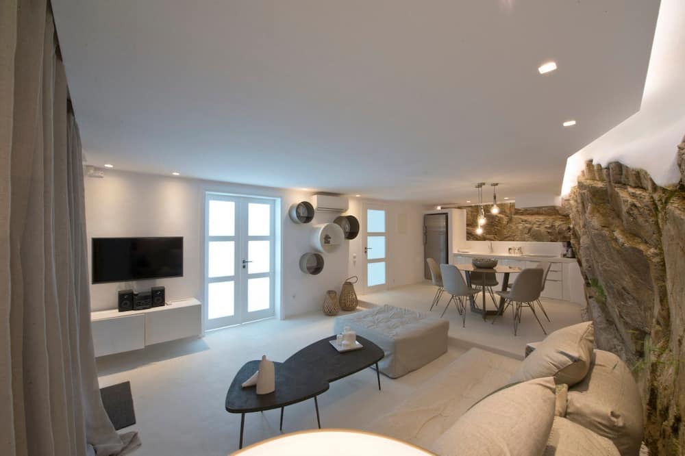 Photo of Livingroom in Tourlos